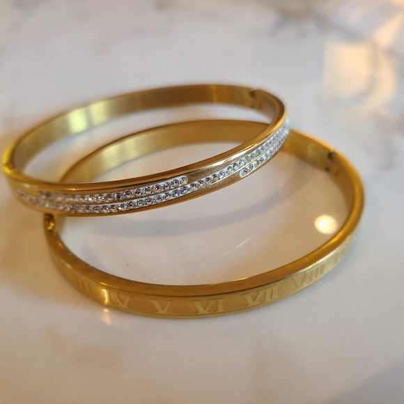 2 fabulous bracelets with gold tones. - Picture 6 of 6